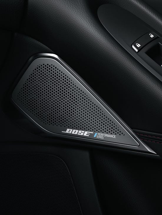 نظام Bose® الصوتي المُتضمّن 16 مًكبّر صوت